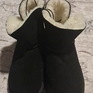 Tommy Bahama Black Winter Boots with Cream Lining